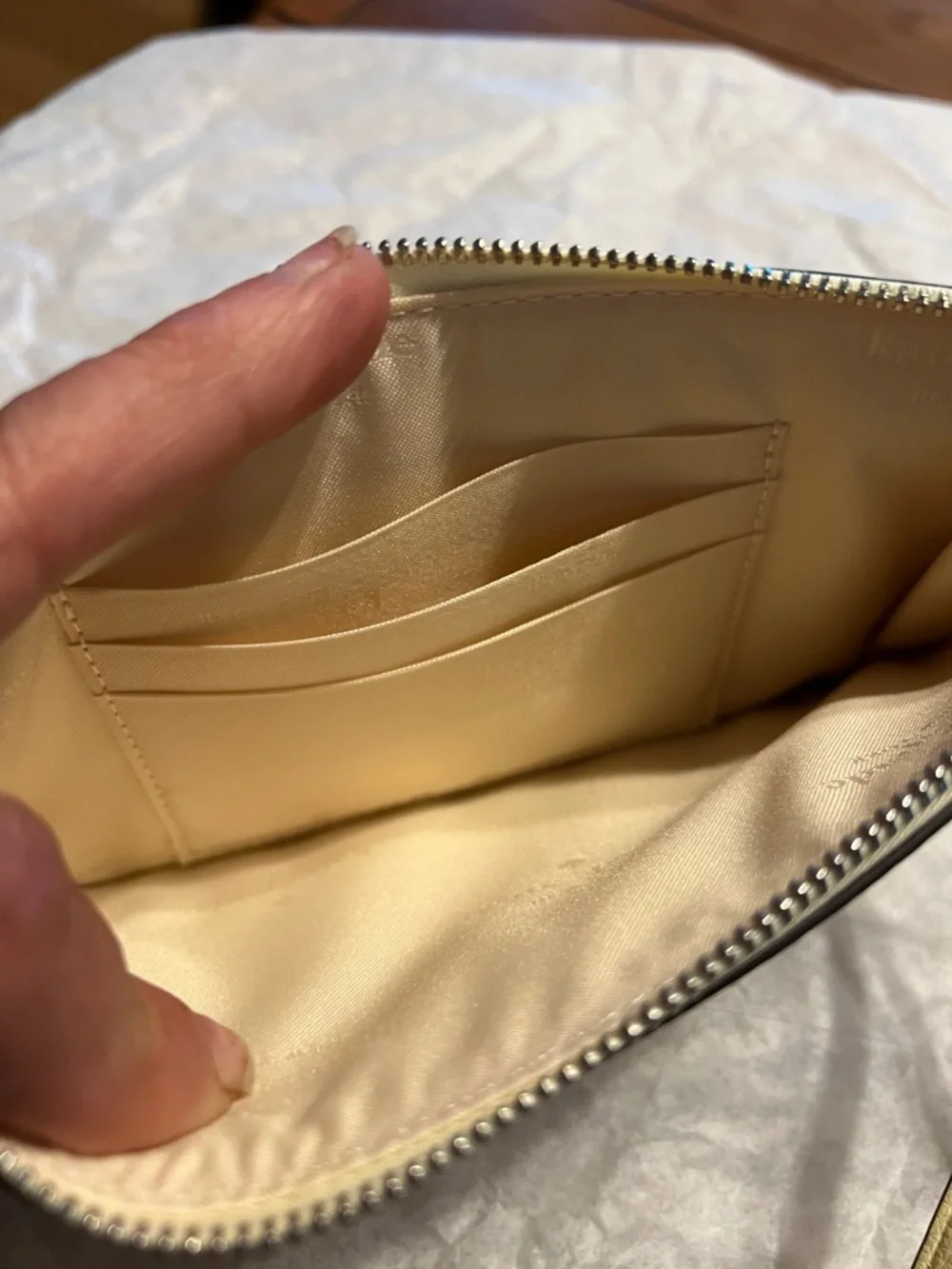 NWT kate spade Yellow Floral Appliqué Wristlet Lemon Fond. (700) YPM Lucy